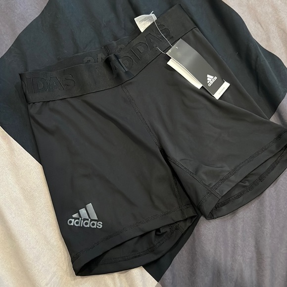 New Adidas workout shorts Size S - Picture 1 of 3